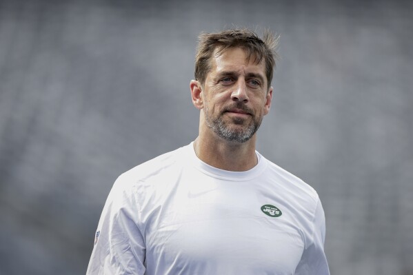 Aaron rodgers shirt off hotsell